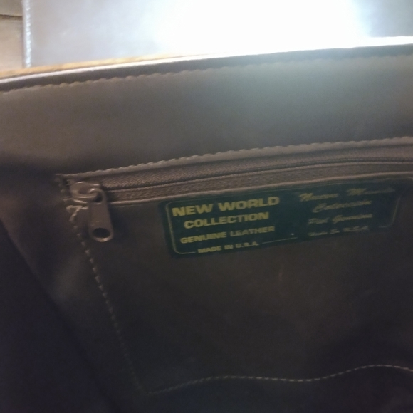 New World Collection leather bag. - Picture 3 of 5